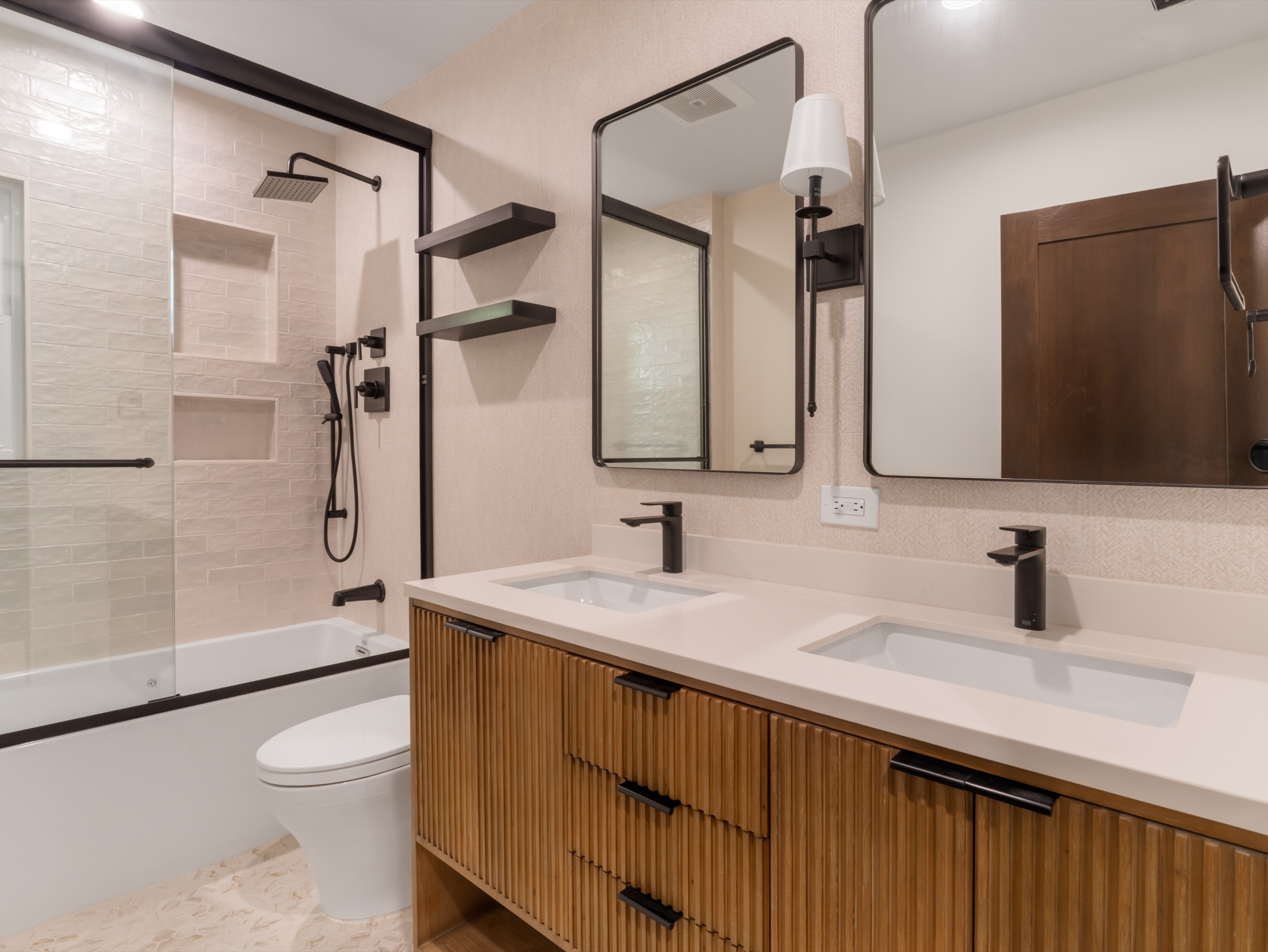 La Cañada baths — 5blox Interior Design