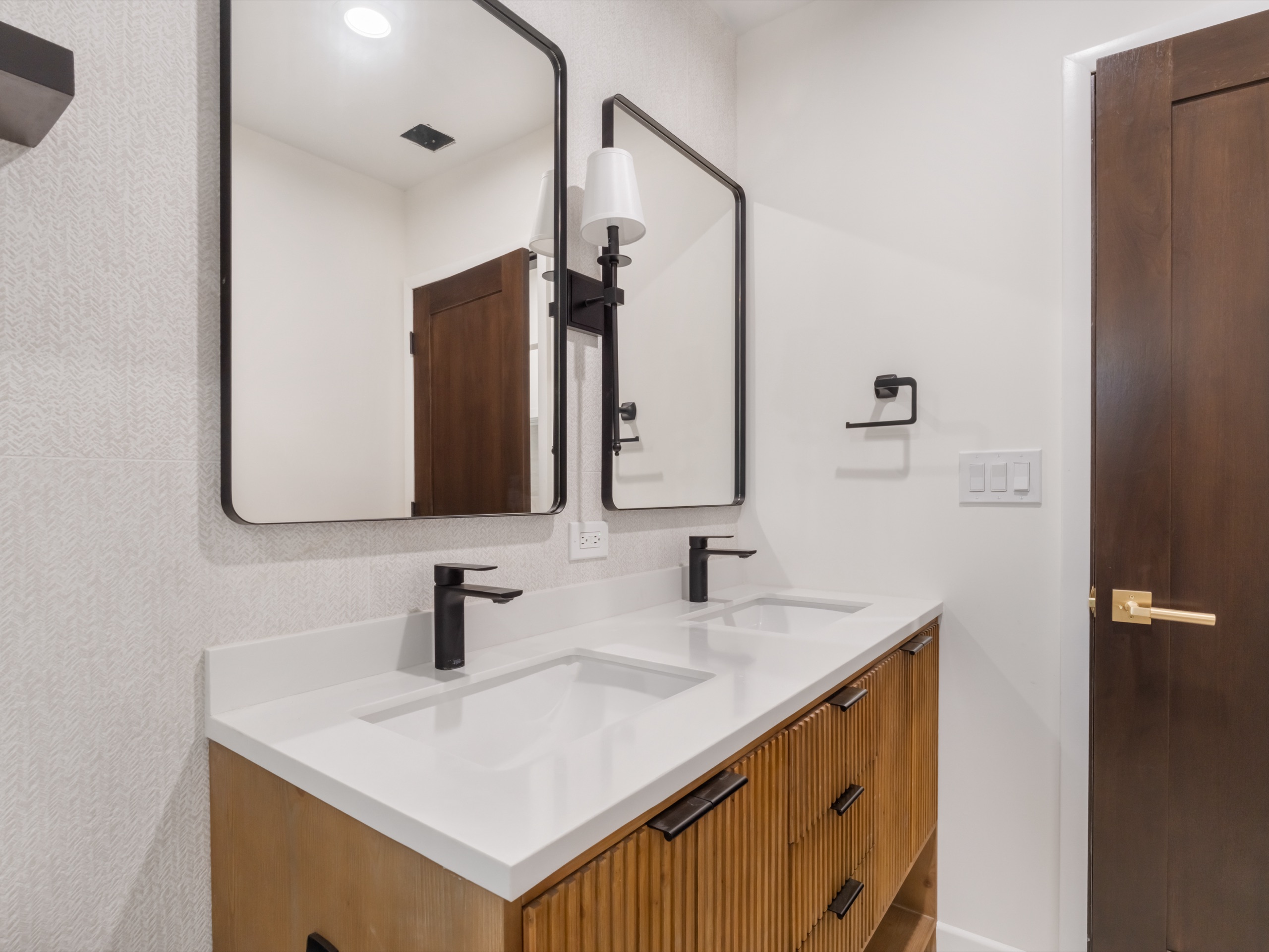 La Cañada baths — 5blox Interior Design