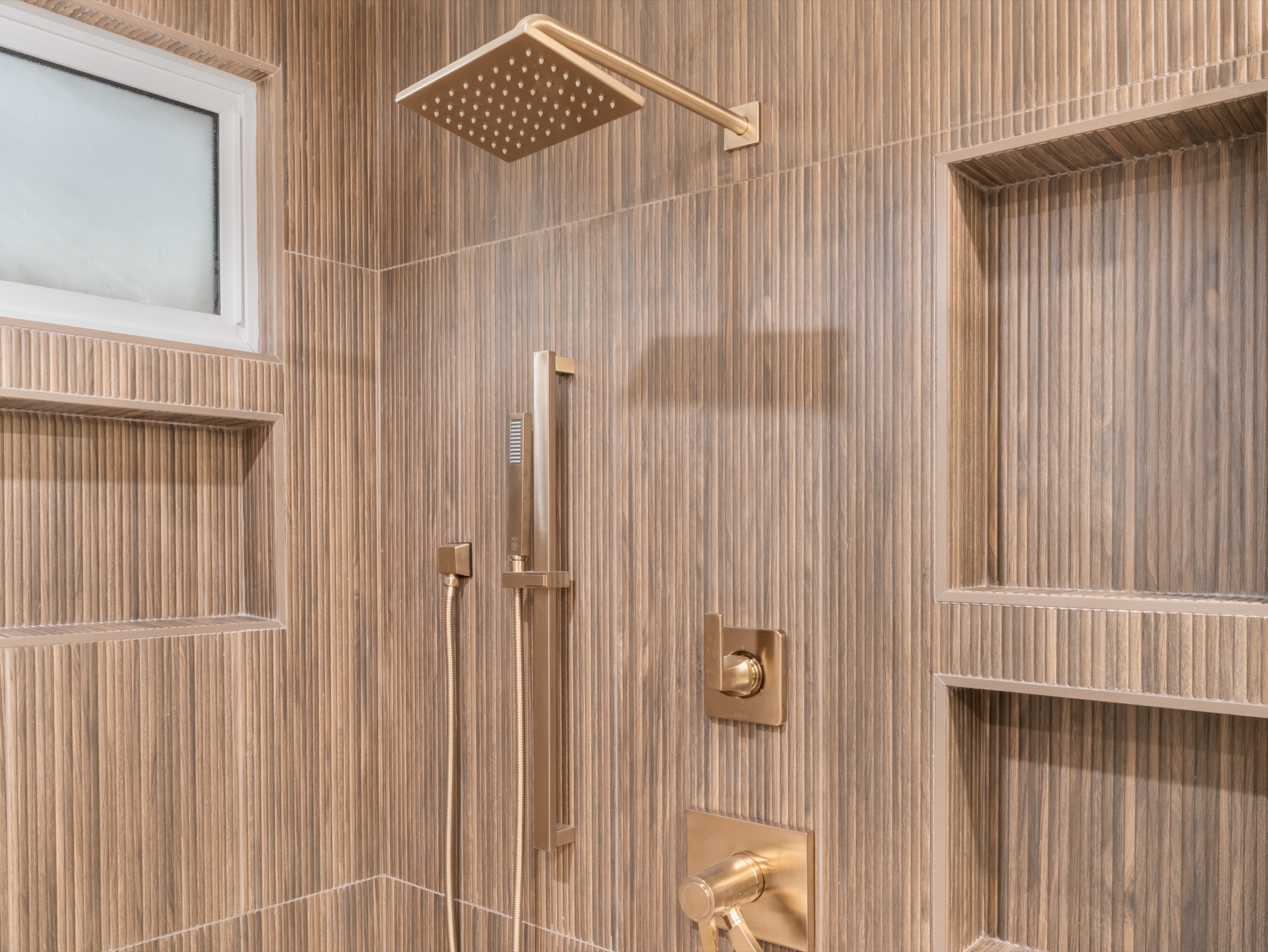 La Cañada baths — 5blox Interior Design