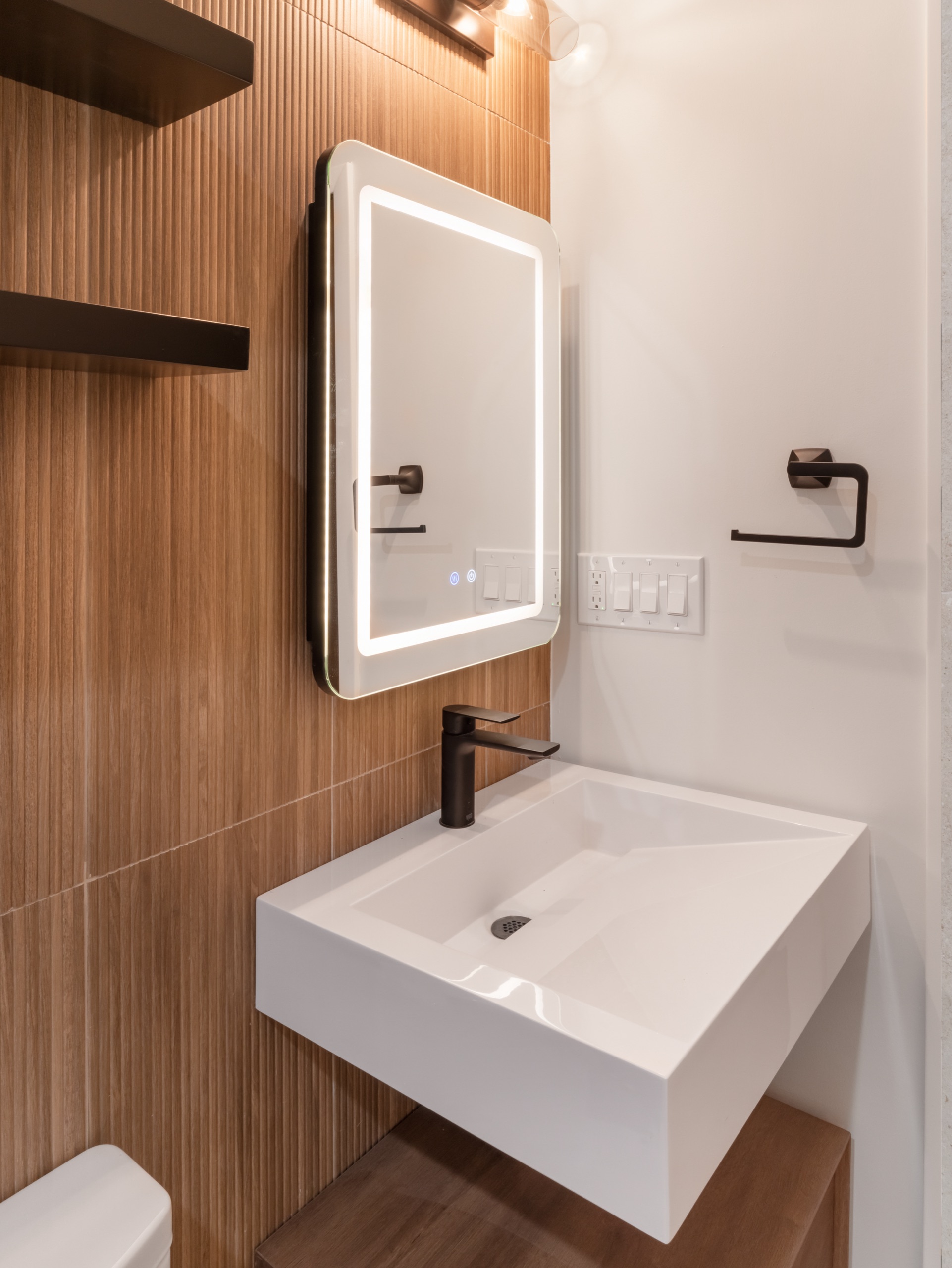 La Cañada baths — 5blox Interior Design