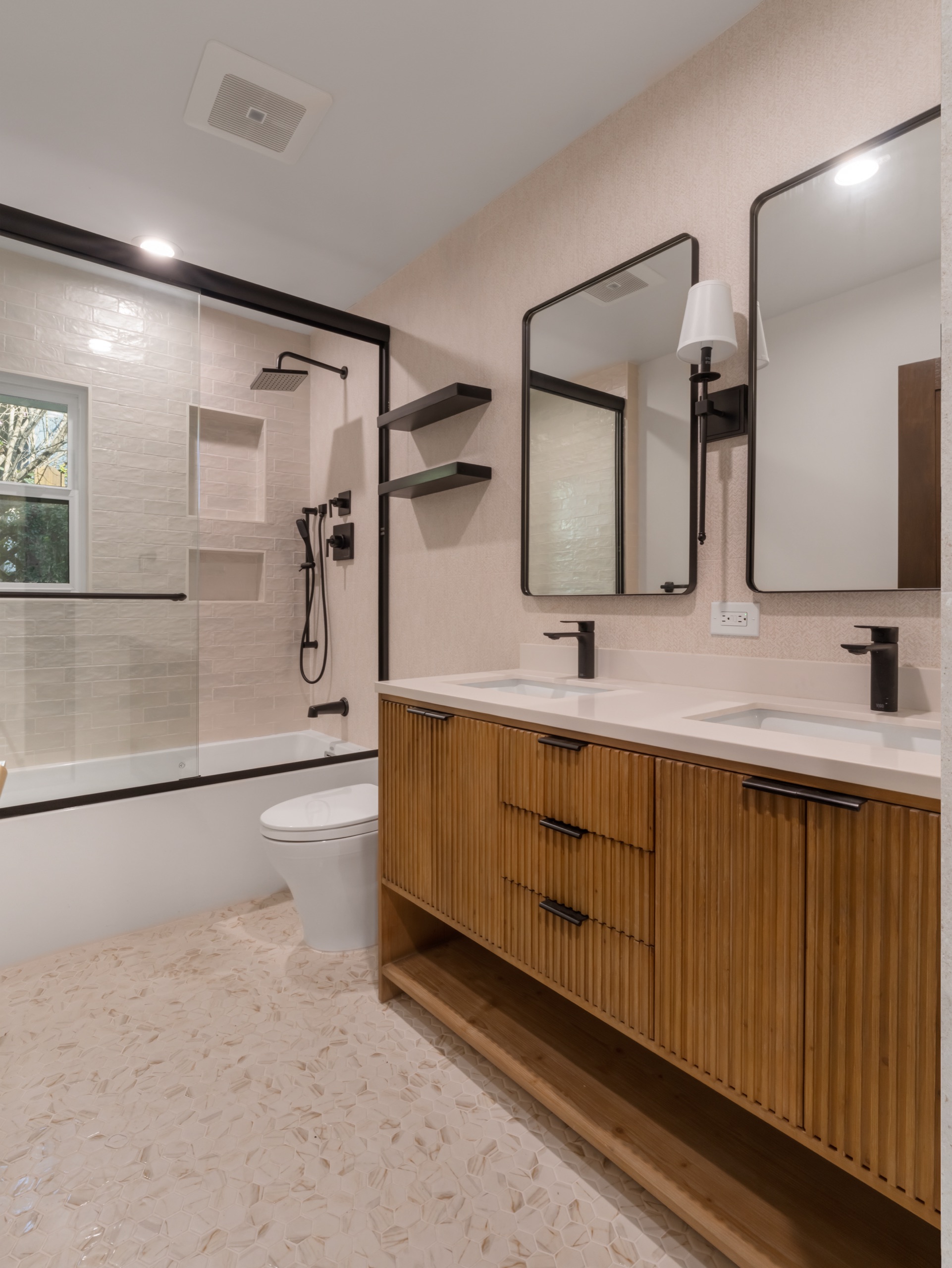 La Cañada baths — 5blox Interior Design