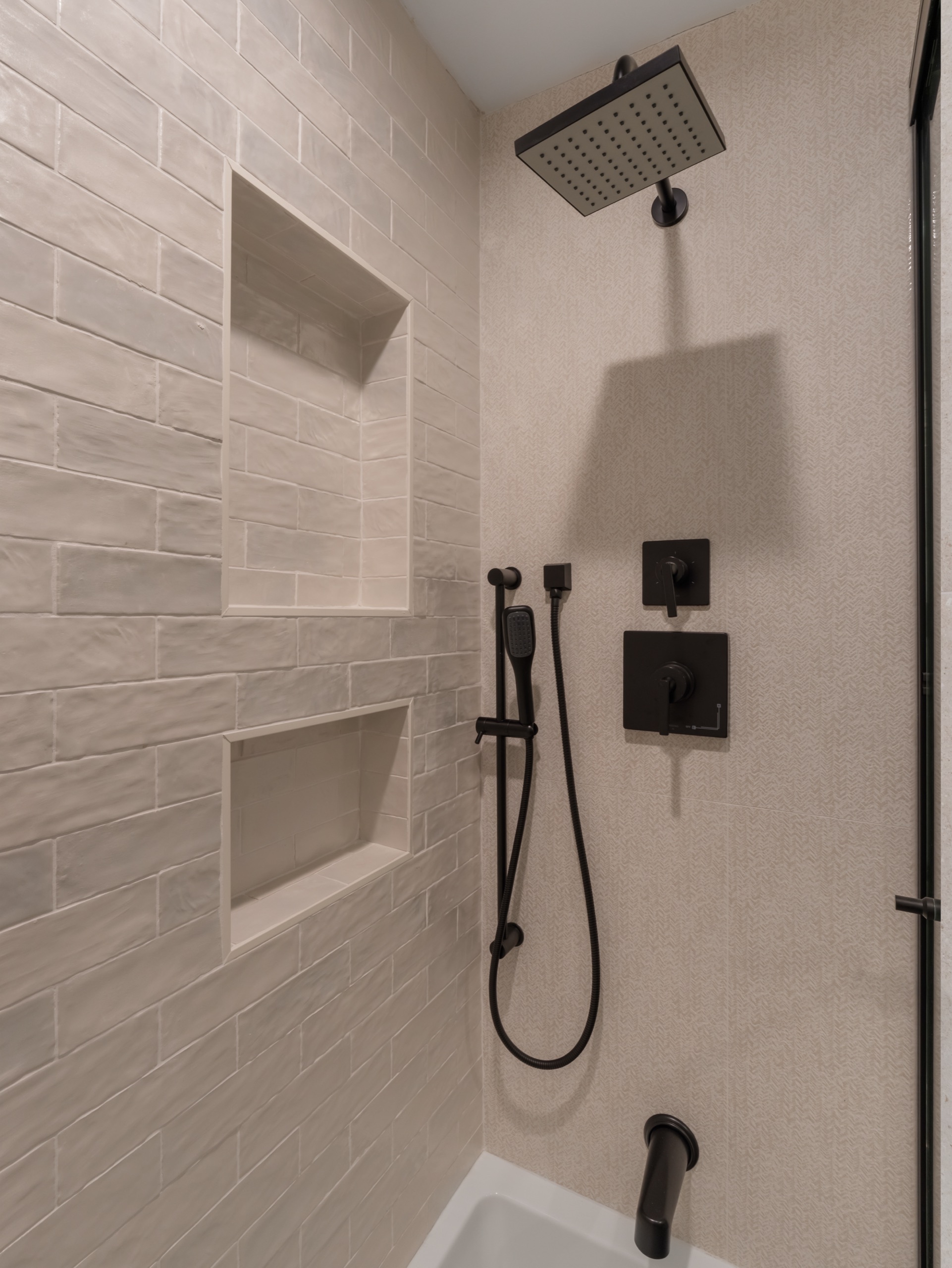 La Cañada baths — 5blox Interior Design
