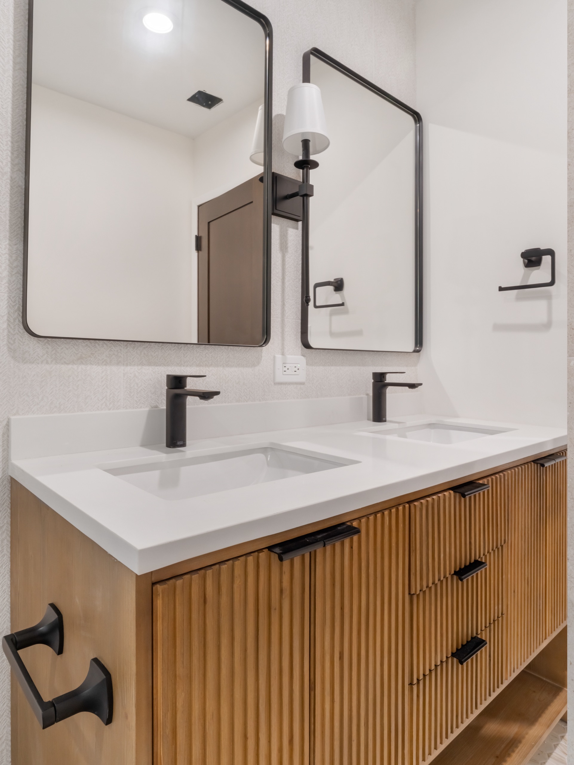 La Cañada baths — 5blox Interior Design