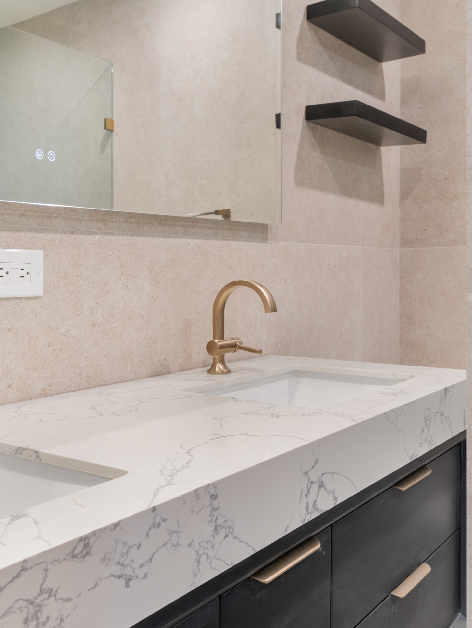 La Cañada baths — 5blox Interior Design