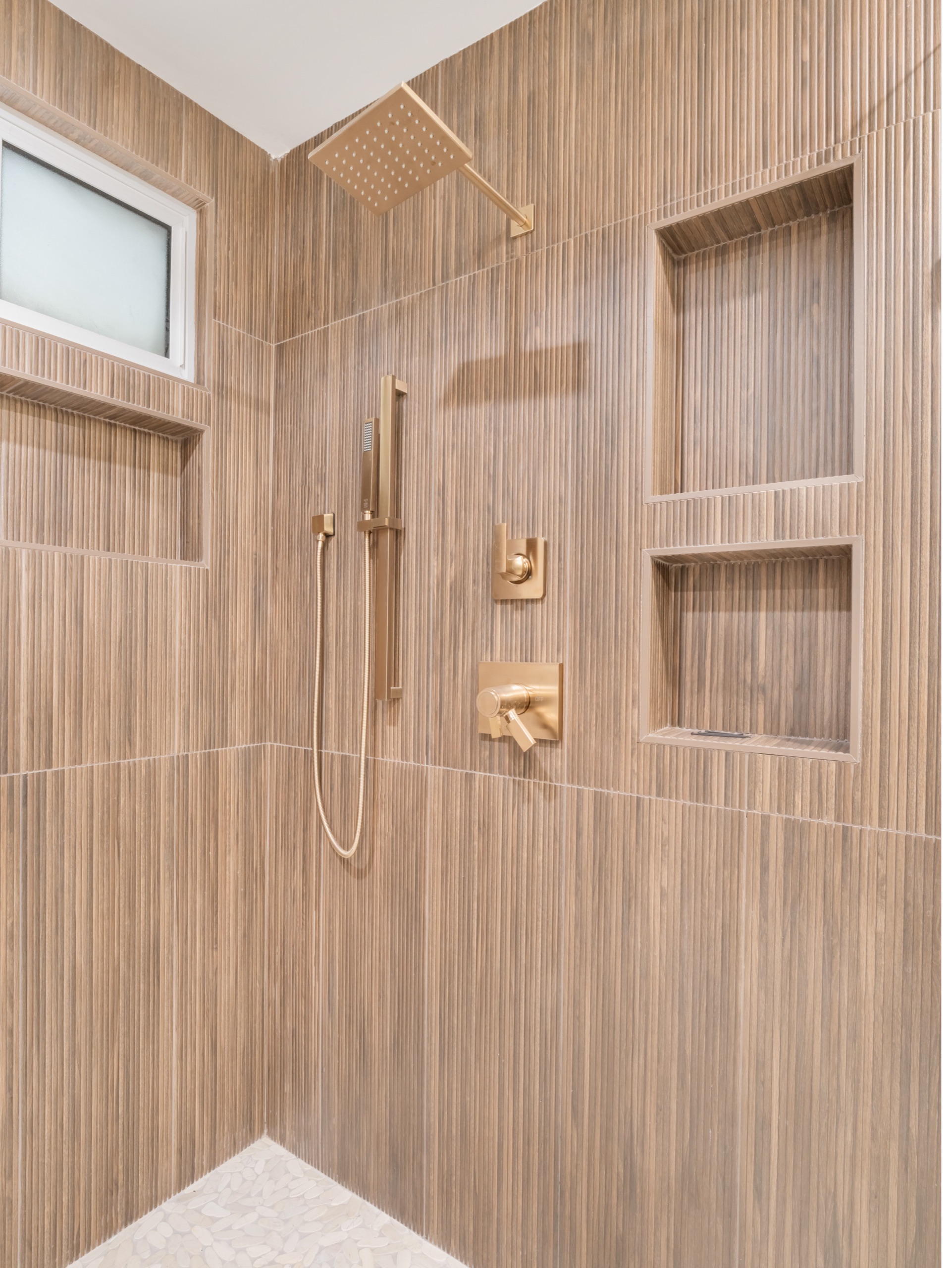 La Cañada baths — 5blox Interior Design