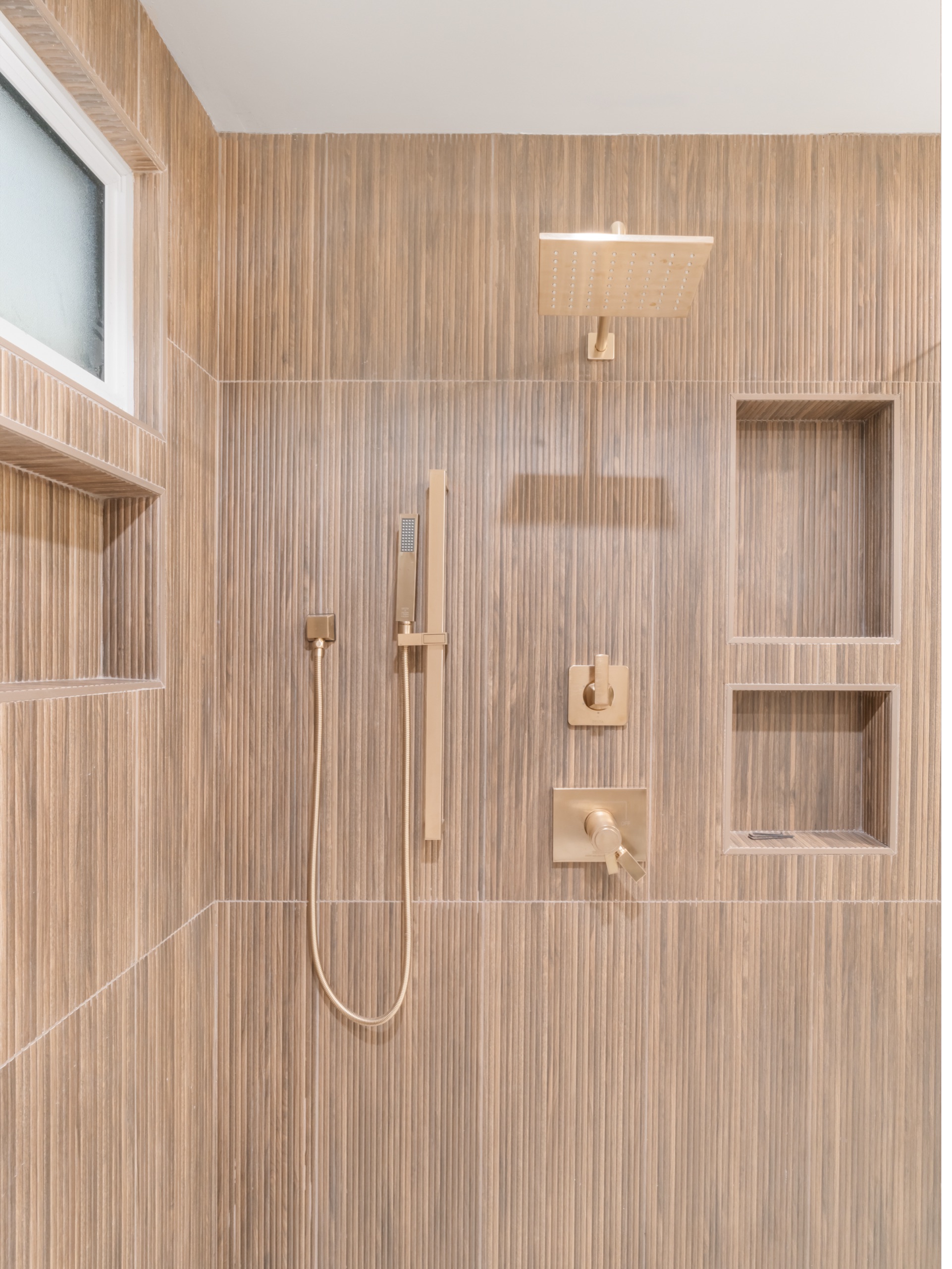 La Cañada baths — 5blox Interior Design