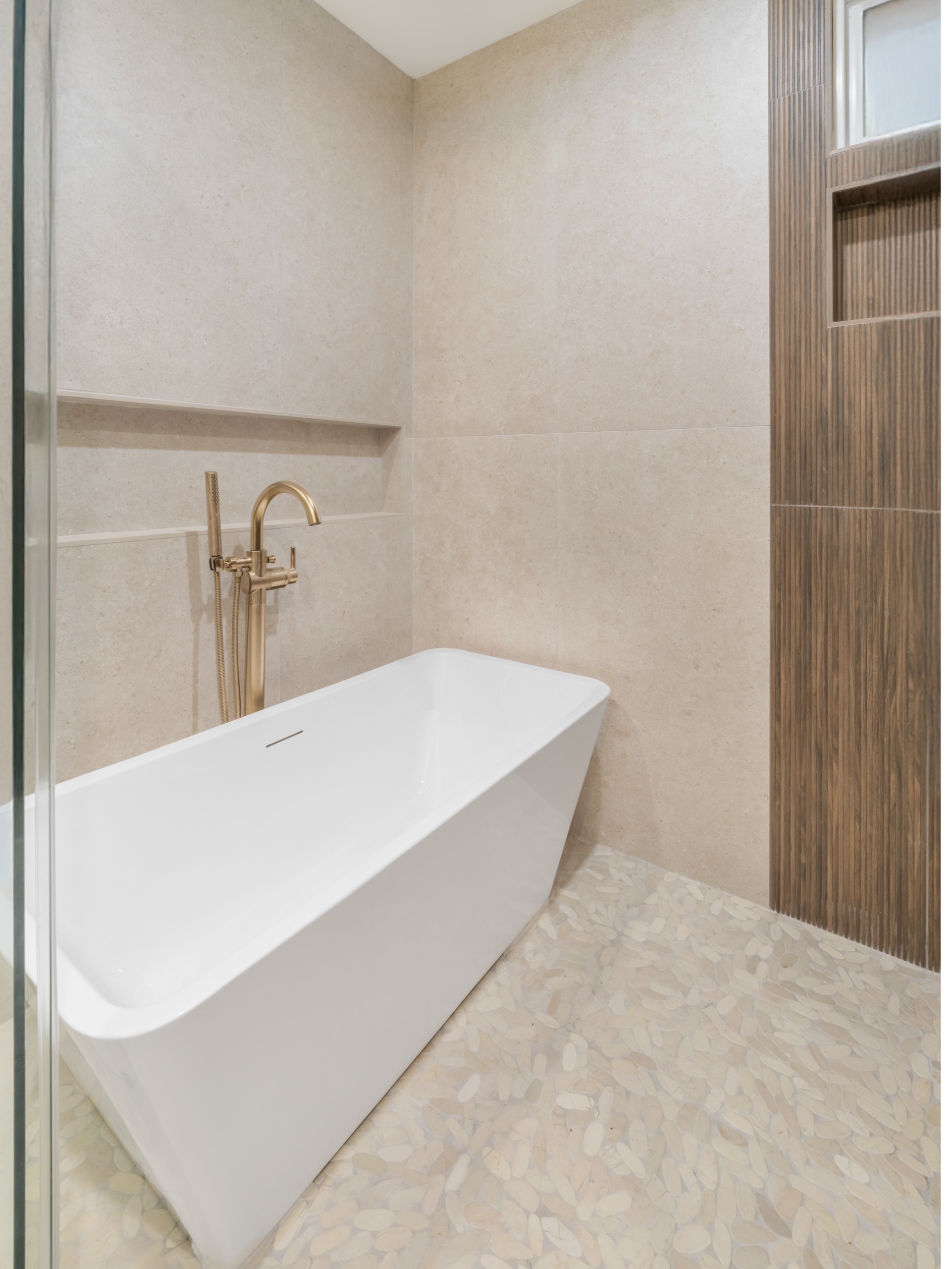 La Cañada baths — 5blox Interior Design