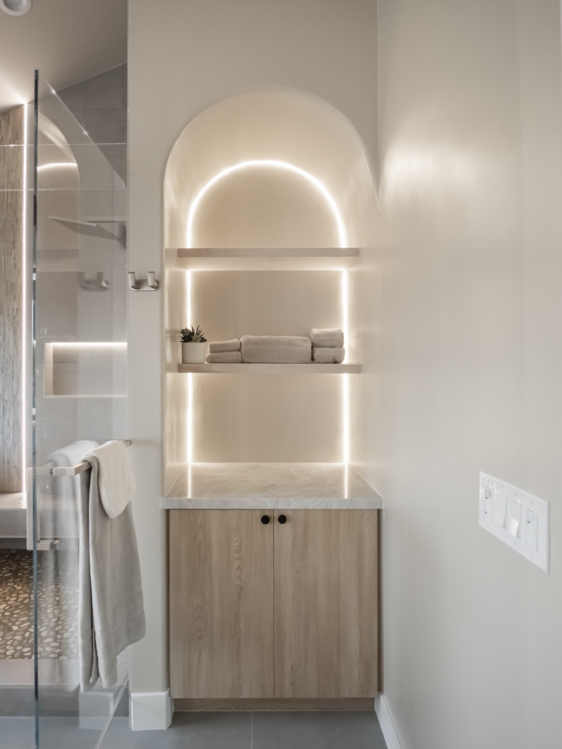 Los Alamitos primary suite — 5blox Interior Design