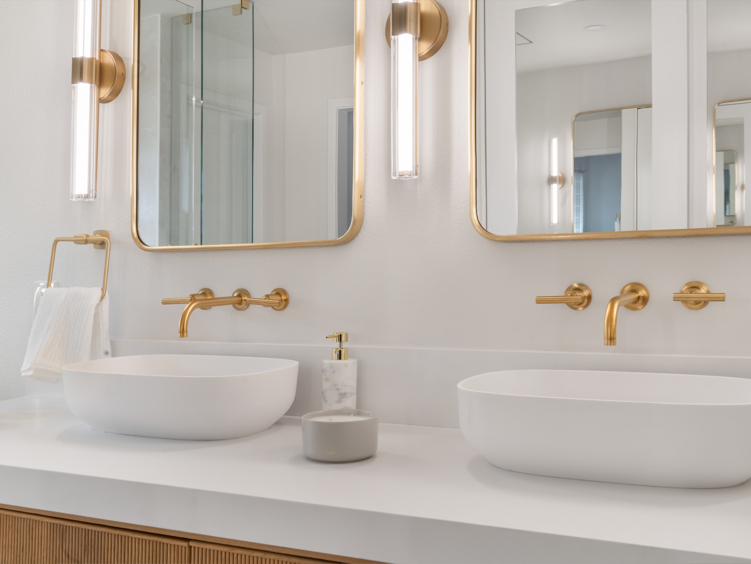 Manhattan Beach primary suite — 5blox Interior Design