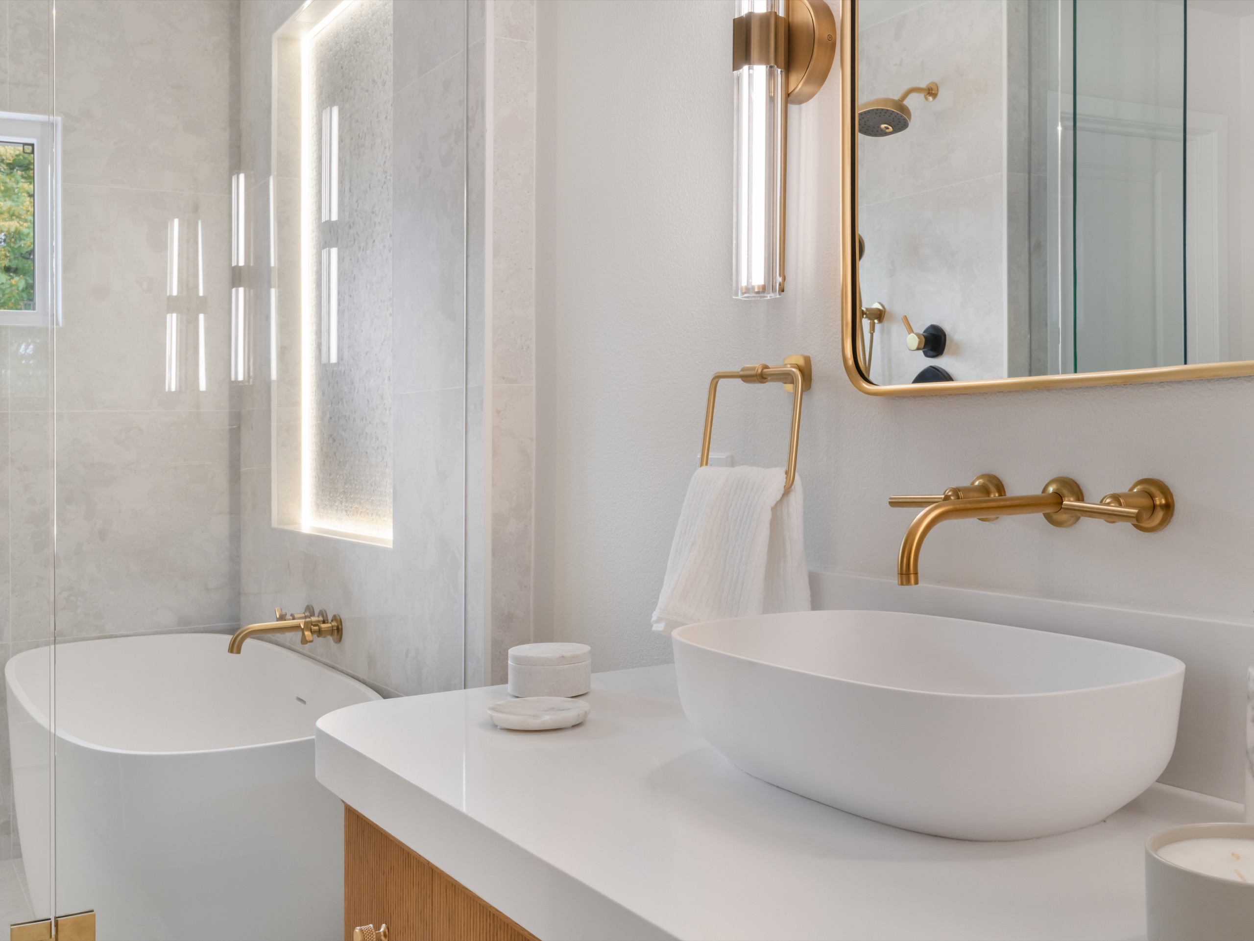Manhattan Beach primary suite — 5blox Interior Design
