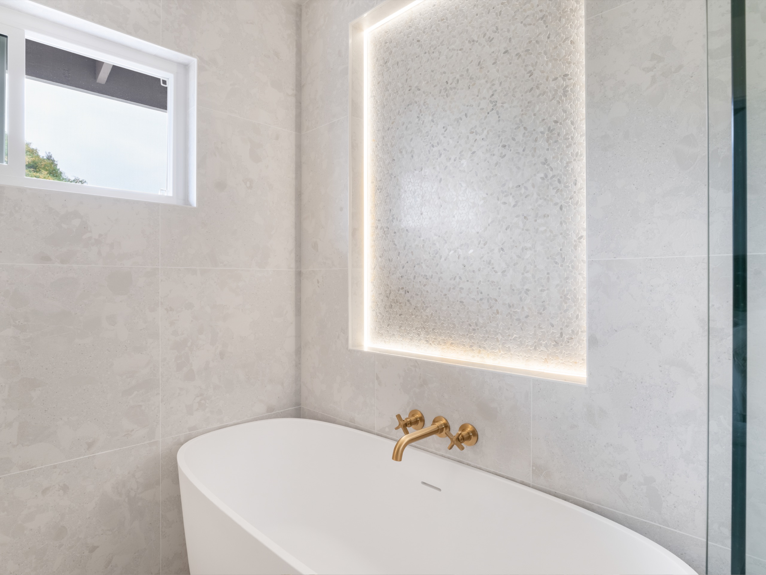 Manhattan Beach primary suite — 5blox Interior Design