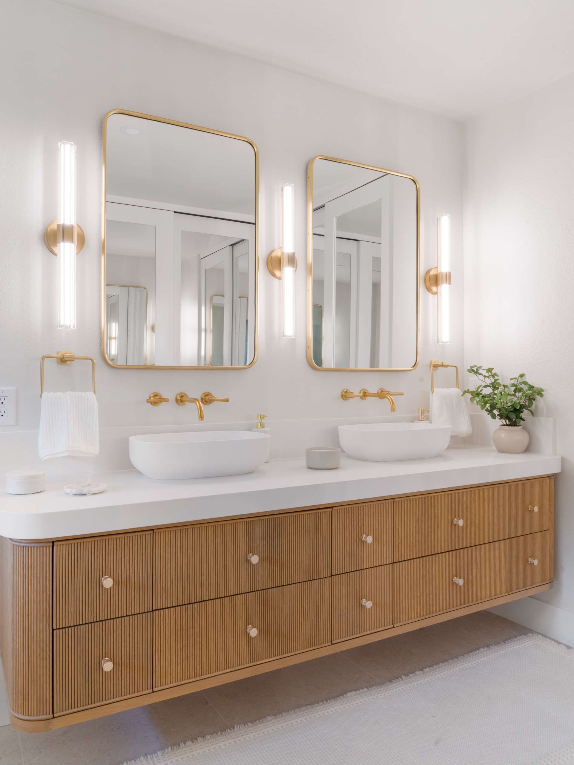 Manhattan Beach primary suite — 5blox Interior Design