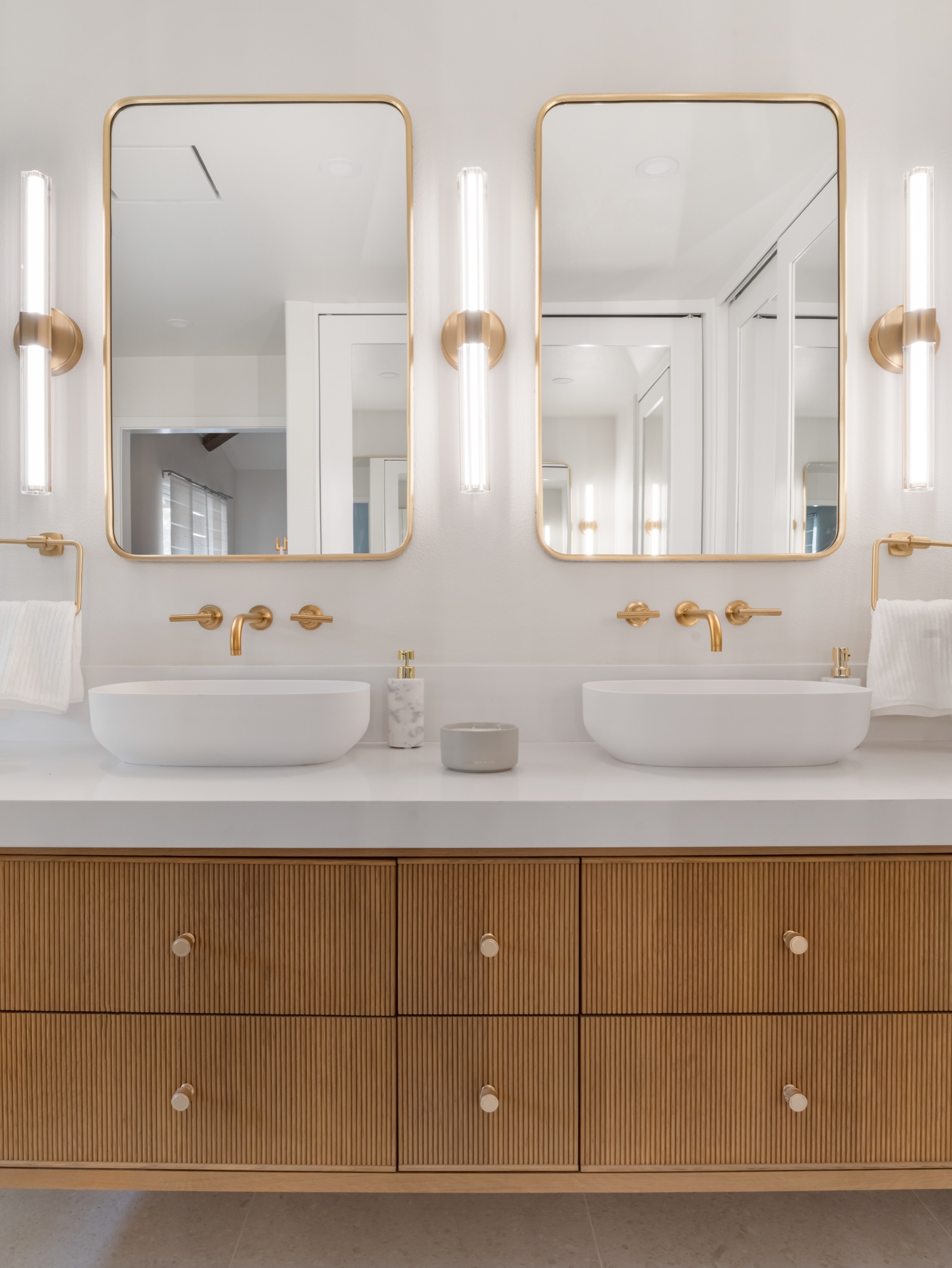 Manhattan Beach primary suite — 5blox Interior Design