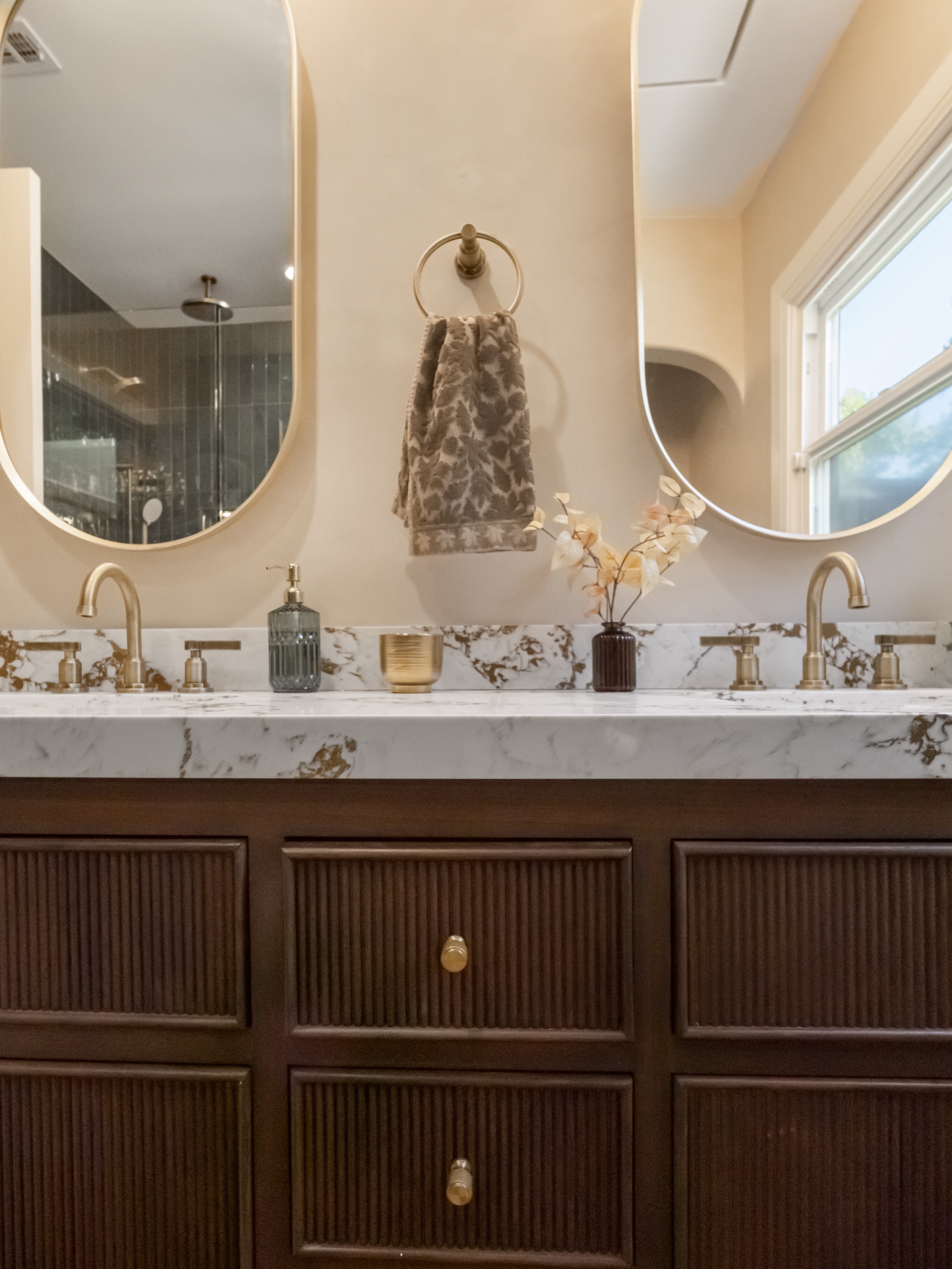 Van Nuys kitchen — 5blox Interior Design