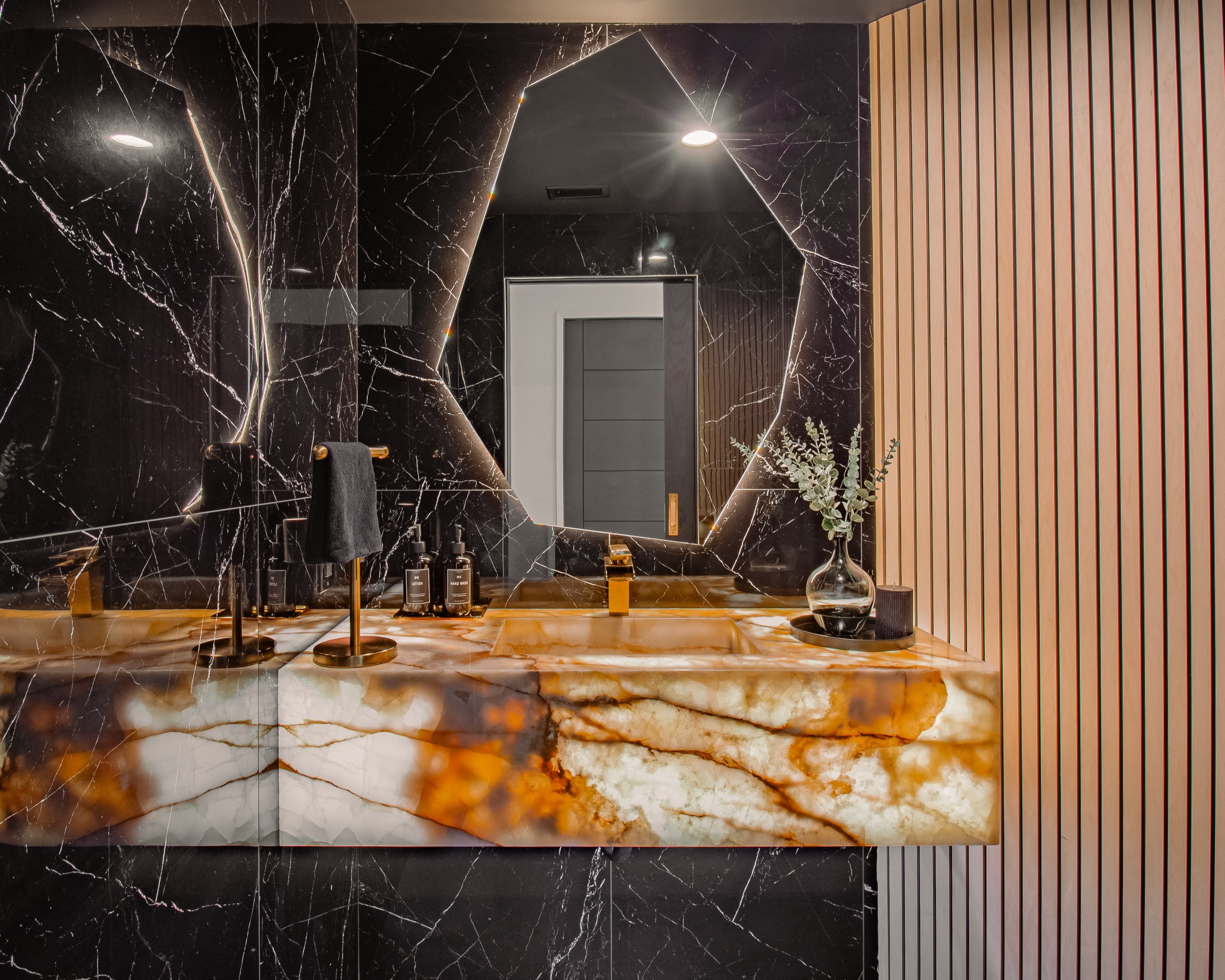 Winnetka powder room — 5blox Interior Design
