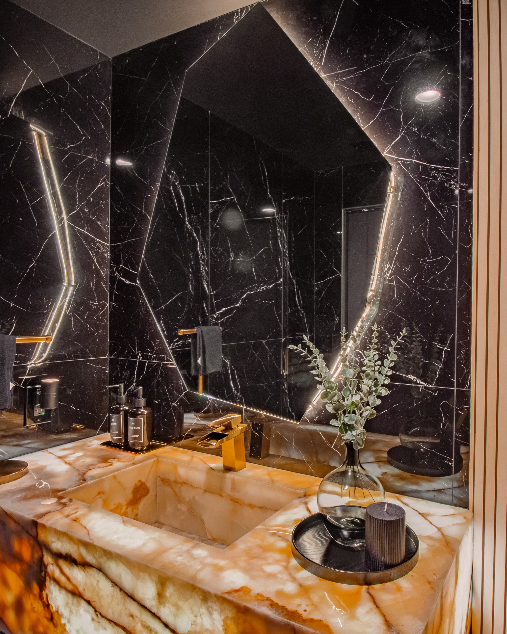 Winnetka powder room — 5blox Interior Design