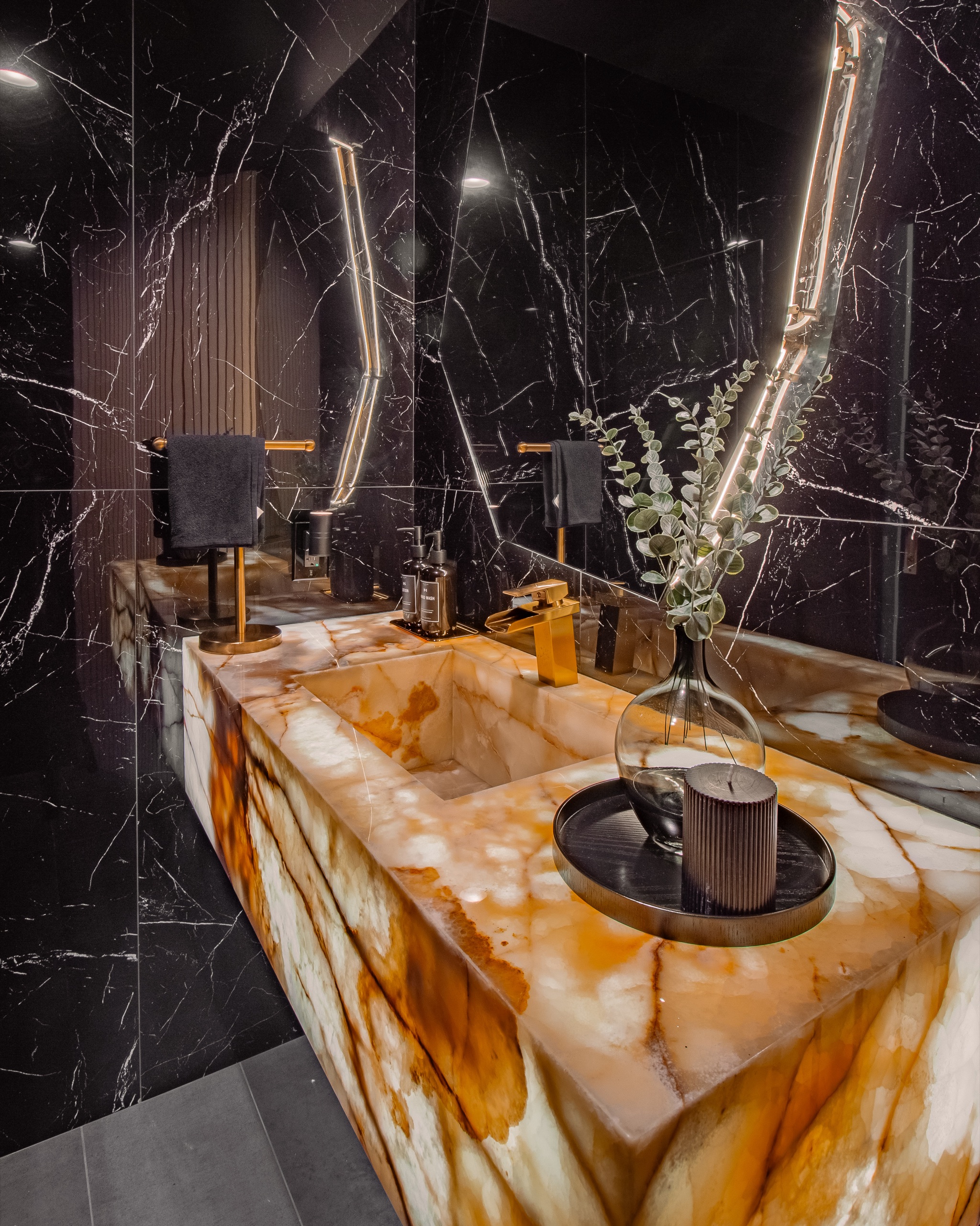 Winnetka powder room — 5blox Interior Design