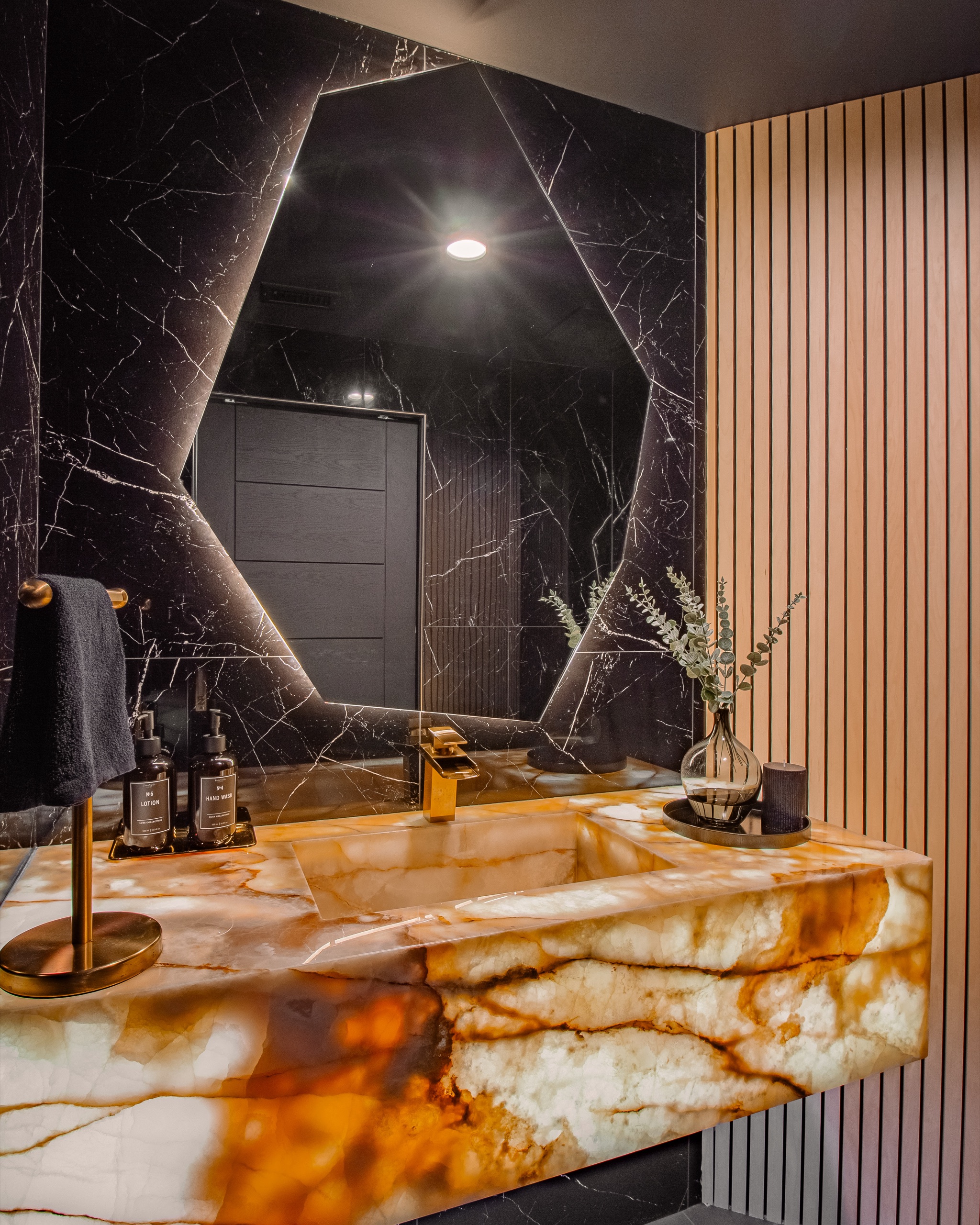Winnetka powder room — 5blox Interior Design