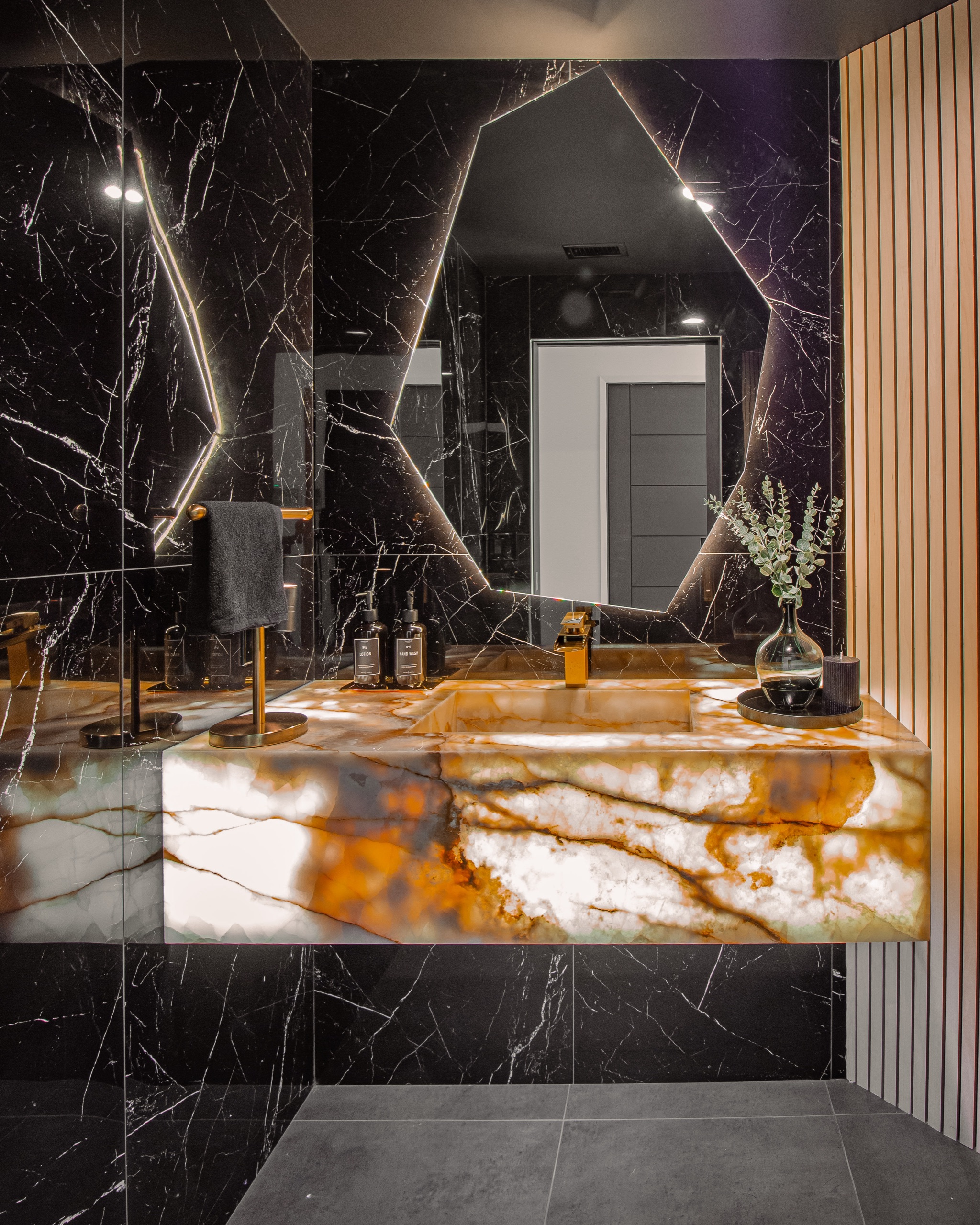 Winnetka powder room — 5blox Interior Design