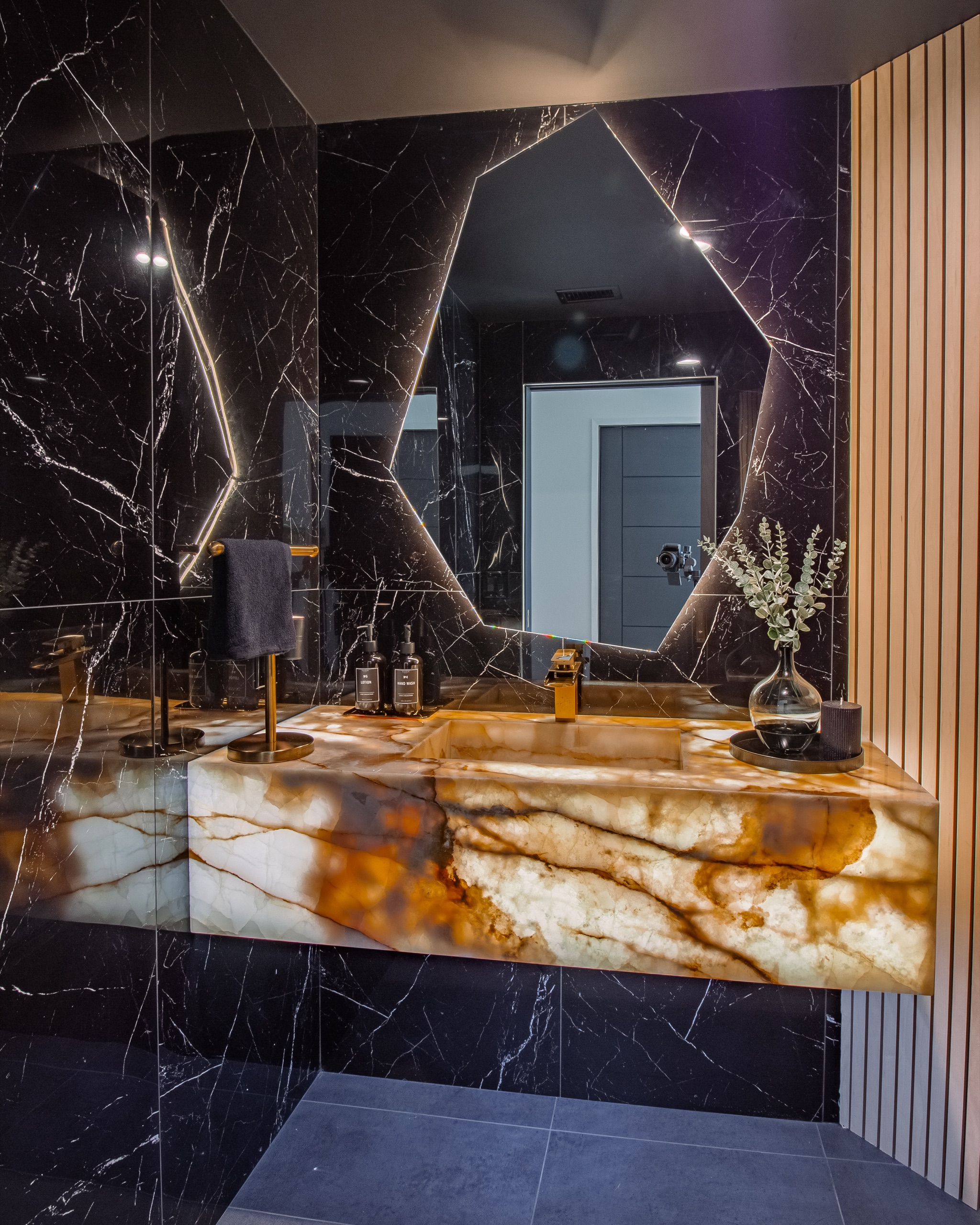 Winnetka powder room — 5blox Interior Design