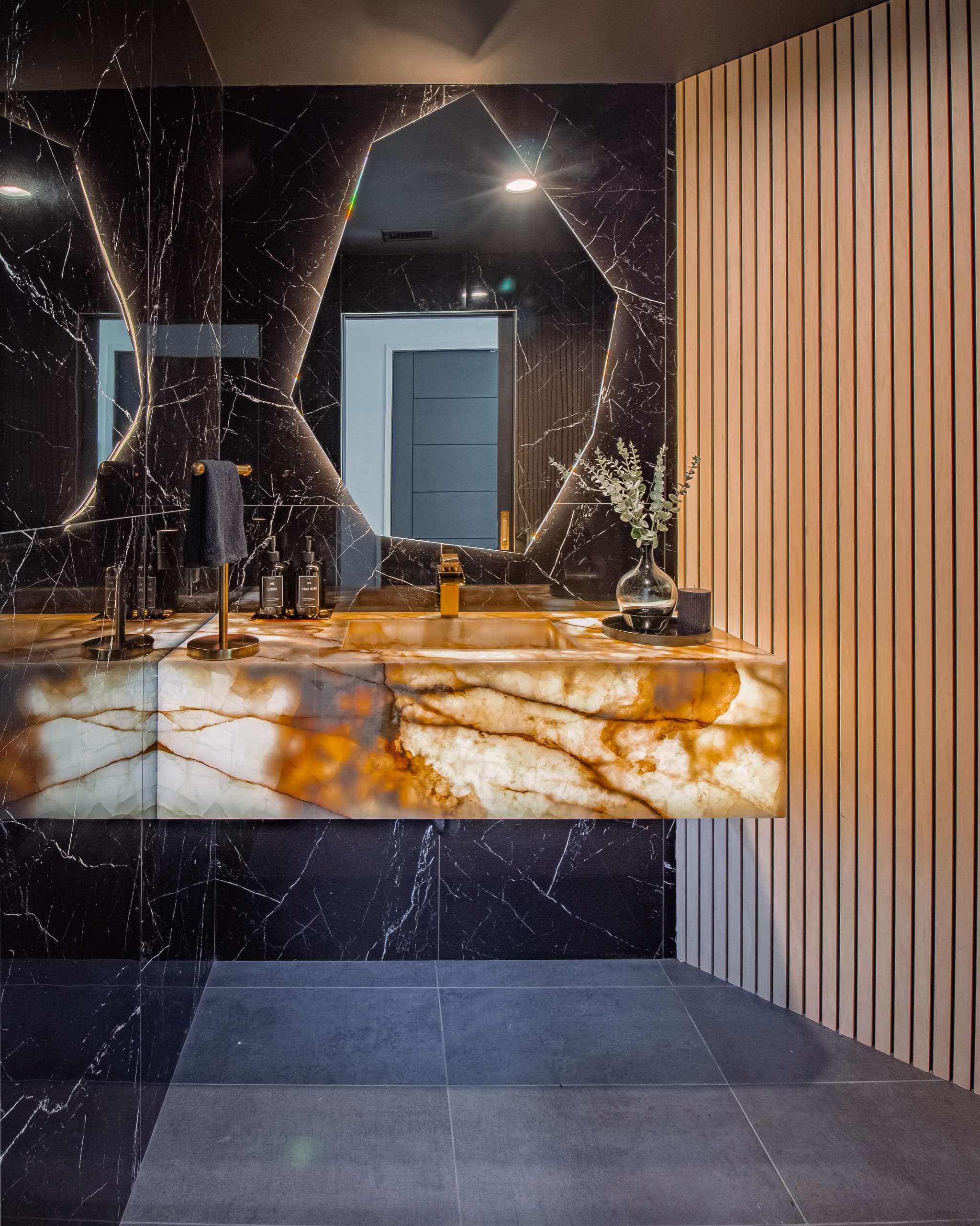Winnetka powder room — 5blox Interior Design